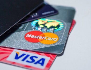 Caída de Visa y Mastercard Tras Anuncio de Stablecoins por Amazon y Walmart