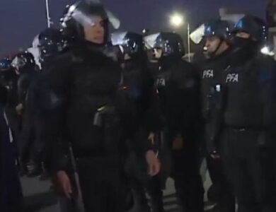Corte Total en Puente La Noria: Tensión entre Puesteros de La Salada y la Policía