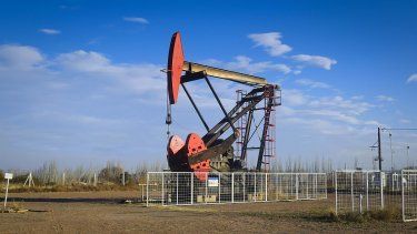 El petróleo se desploma más de 4% tras el alto el fuego entre Israel e Irán