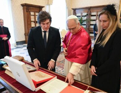 Javier Milei y su Encuentro con el Papa León XIV en el Vaticano