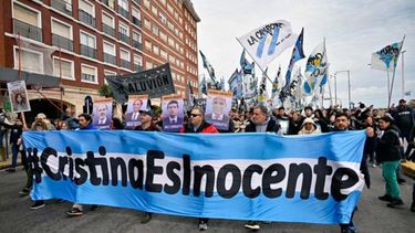 Movilización en Defensa de Cristina Kirchner y Cambios en la Policía Federal