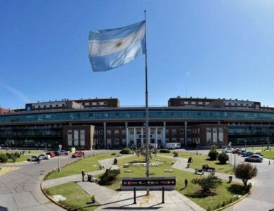 Renuncia del Director del Hospital Posadas en Medio de Conflictos