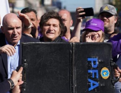 Confirman que hay dos detenidos por el ataque a Javier Milei en Lomas de Zamora