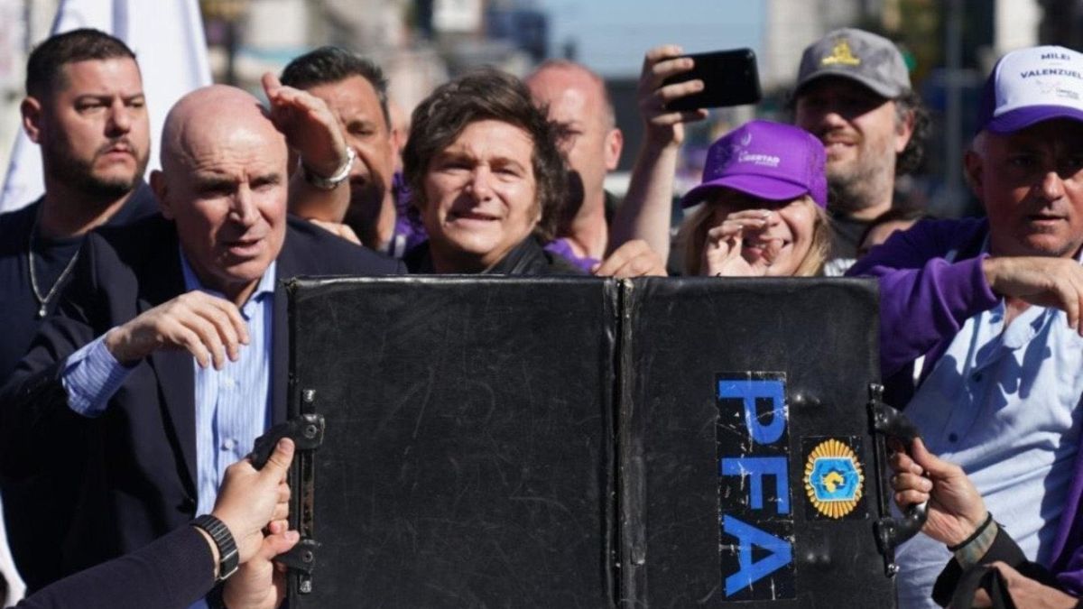 Confirman que hay dos detenidos por el ataque a Javier Milei en Lomas de Zamora