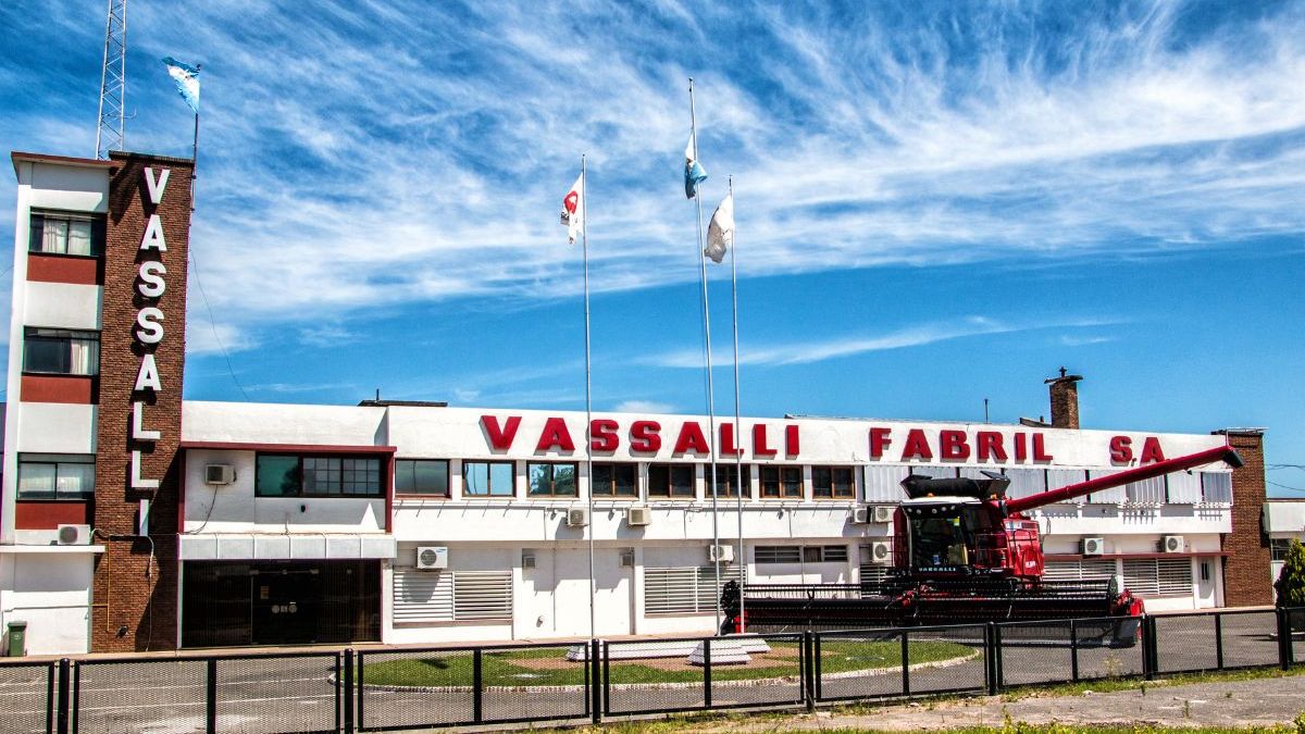La fábrica de cosechadoras Vassalli acumula tres meses de sueldos impagos y se agudiza el conflicto en Firmat