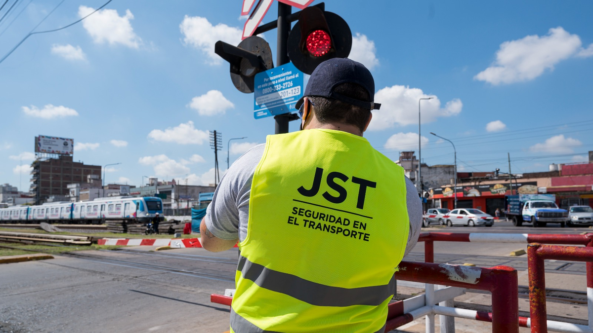 281 familias de la Junta de Seguridad en el Transporte sin sueldo ni respuestas
