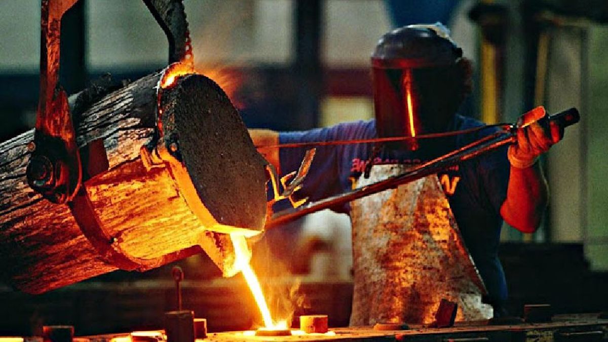 La actividad metalúrgica cayó 2,3% mensual en agosto y el uso de la capacidad instalada está en su piso histórico