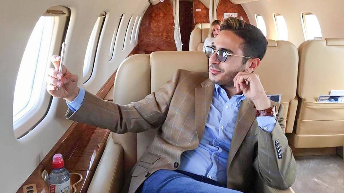 Detuvieron al estafador de Tinder en un aeropuerto de Georgia, buscado por Interpol