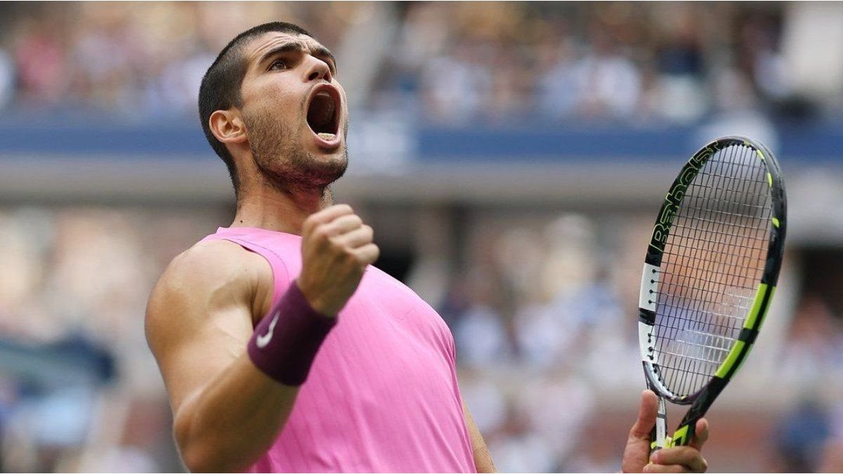 un imparable Carlos Alcaraz venció en tres sets a Novak Djokovic