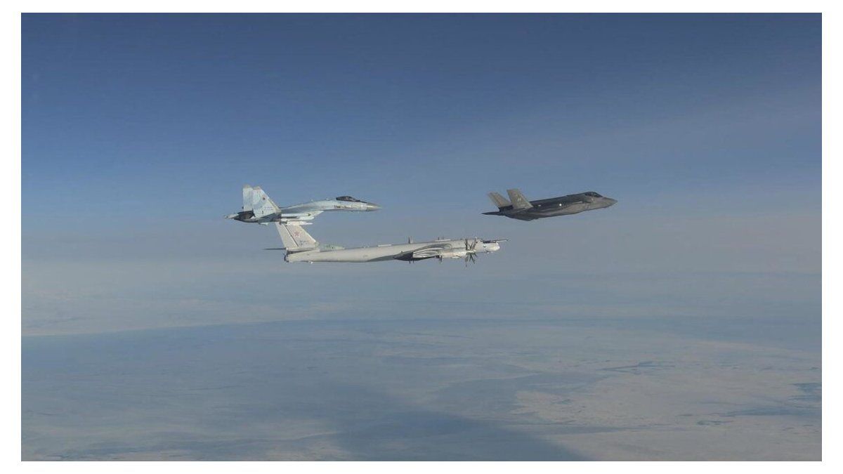 EEUU interceptó aviones de combate rusos cerca de Alaska