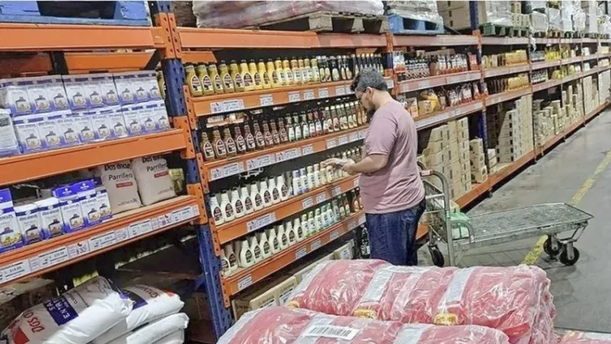 El Gobierno eliminó 71 regulaciones al comercio para simplificar las relaciones de consumo