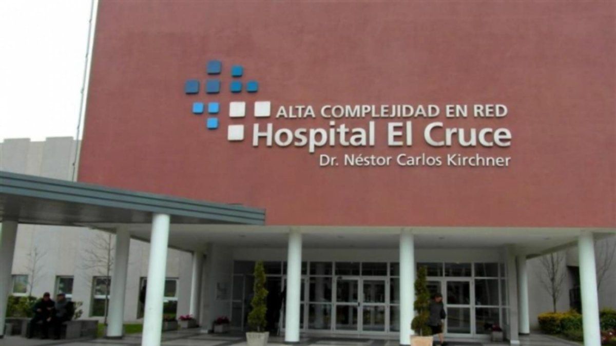 El Gobierno anunció un complemento mensual del 15% y tres bonos para personal de salud del Hospital El Cruce