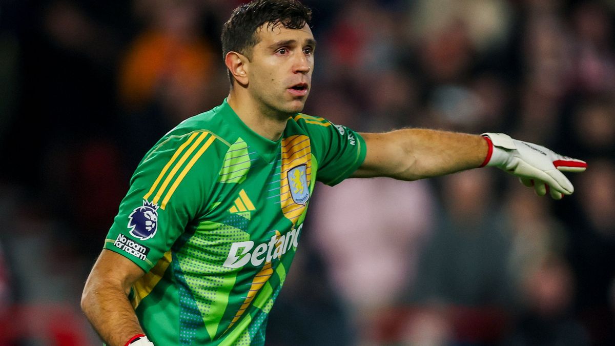 el Manchester United compró a otro arquero y quedó colgado en su club