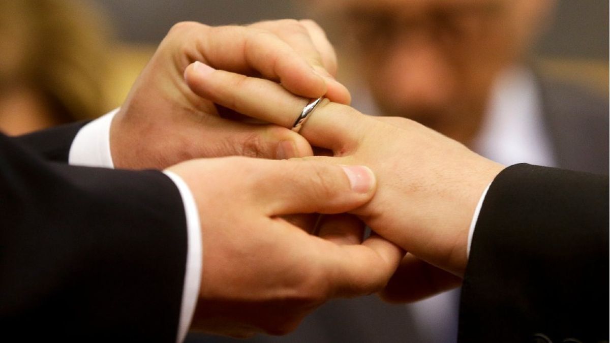 El Parlamento veta la ley que reconocía derechos a las parejas casadas en el exterior