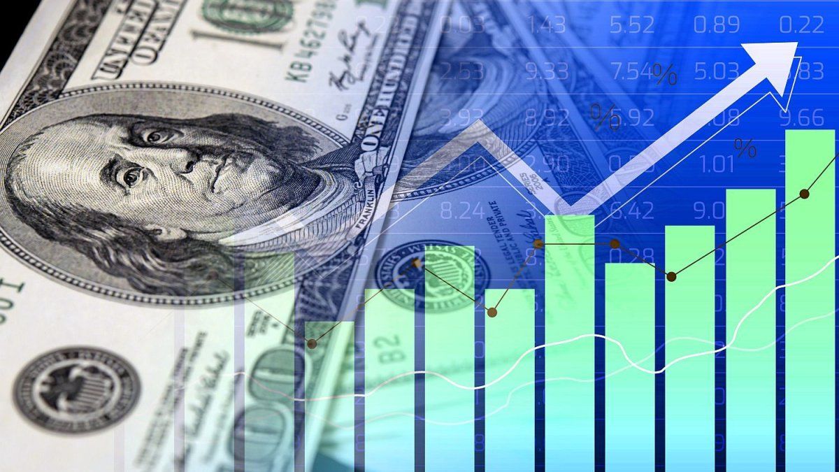 El dólar ya opera a menos de 2% del techo de la banda y la city especula que apareció oferta del BCRA