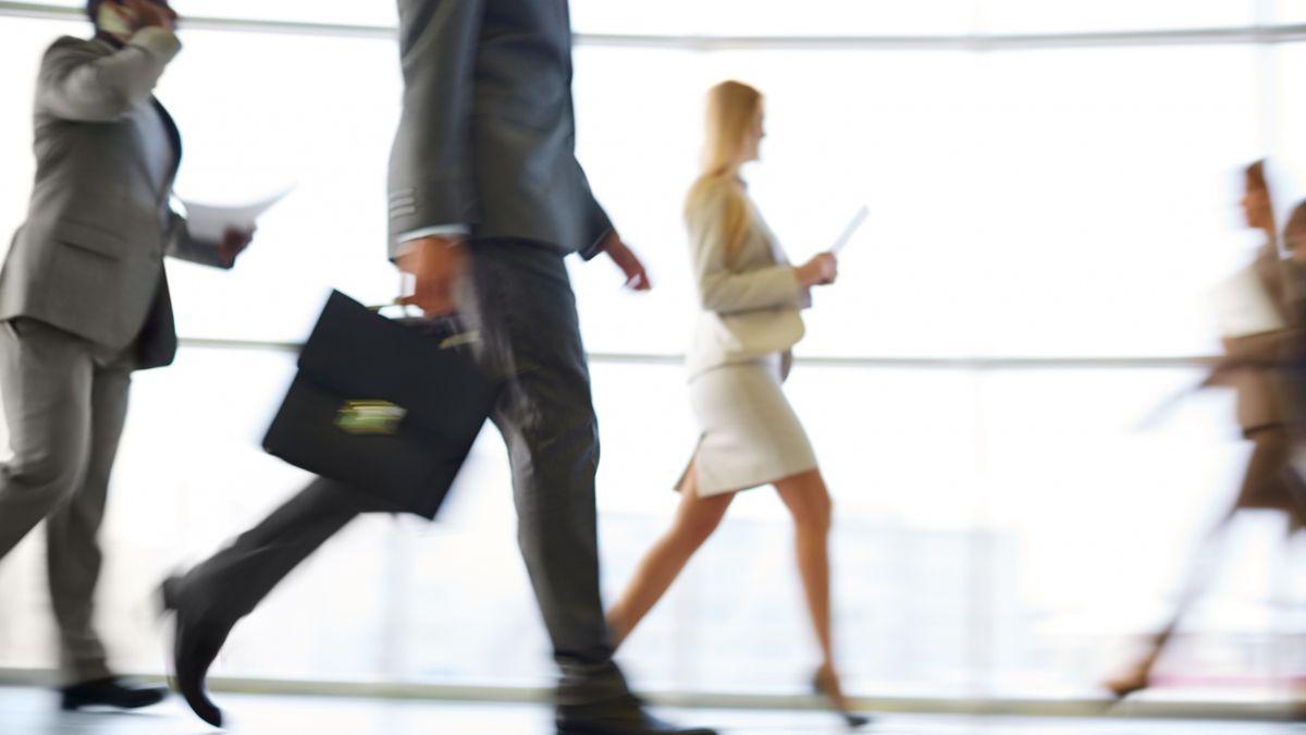 el empleo se volvió a enfriar en agosto y el recorte de tasas es casi una certeza para el mercado