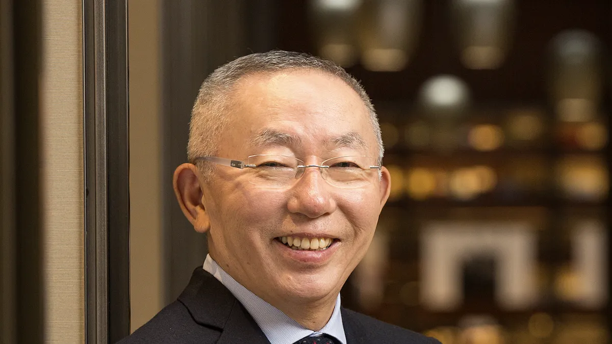 El hombre que lidera un imperio de millones y paga los mejores sueldos del país: quién es Takemitsu Takizaki