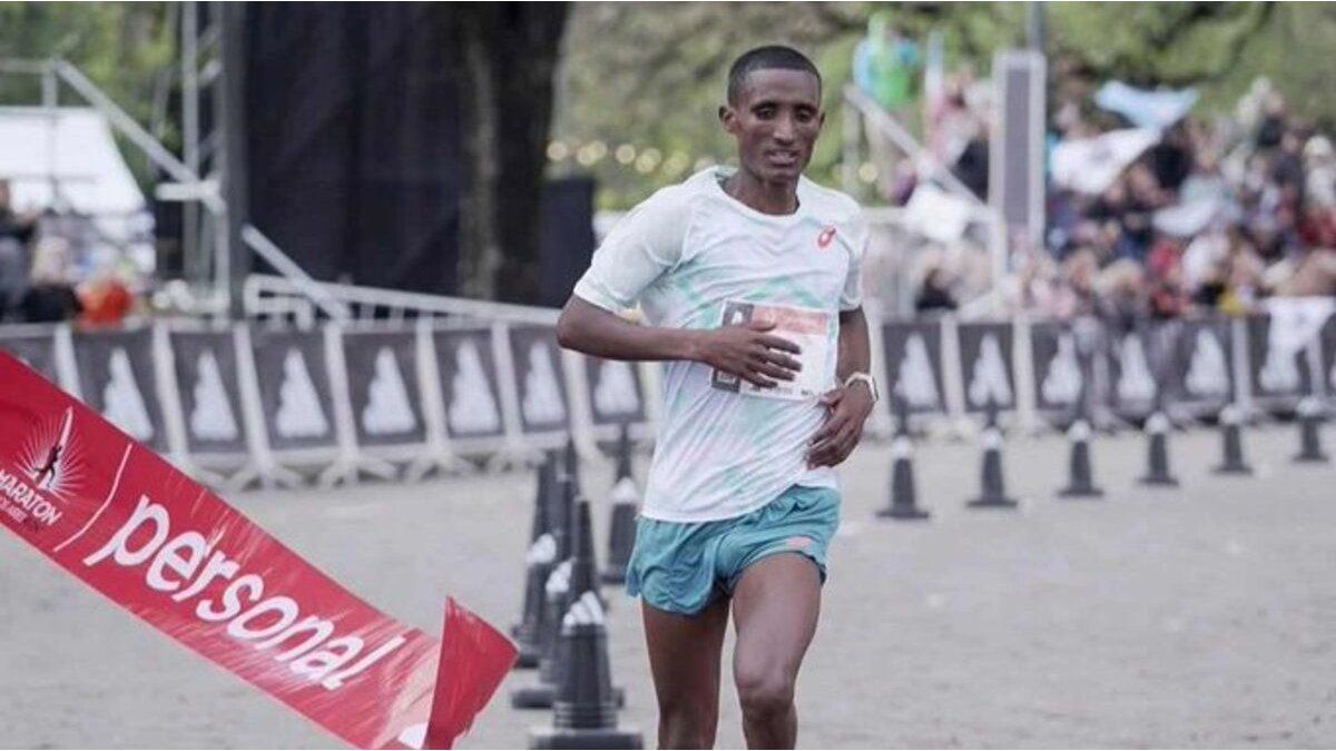 Habtamu Birlew arrasó en su debut y ganó la Maratón de Buenos Aires