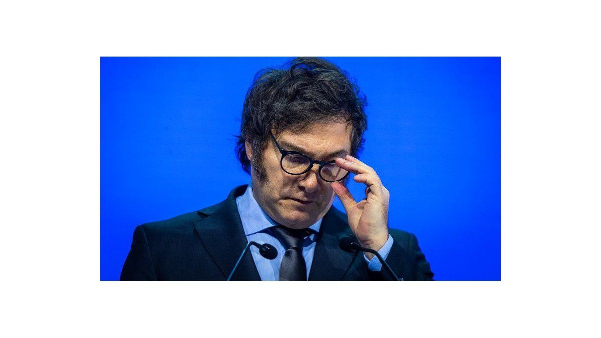 Según Financial Times, Javier Milei atraviesa la mayor crisis de su presidencia