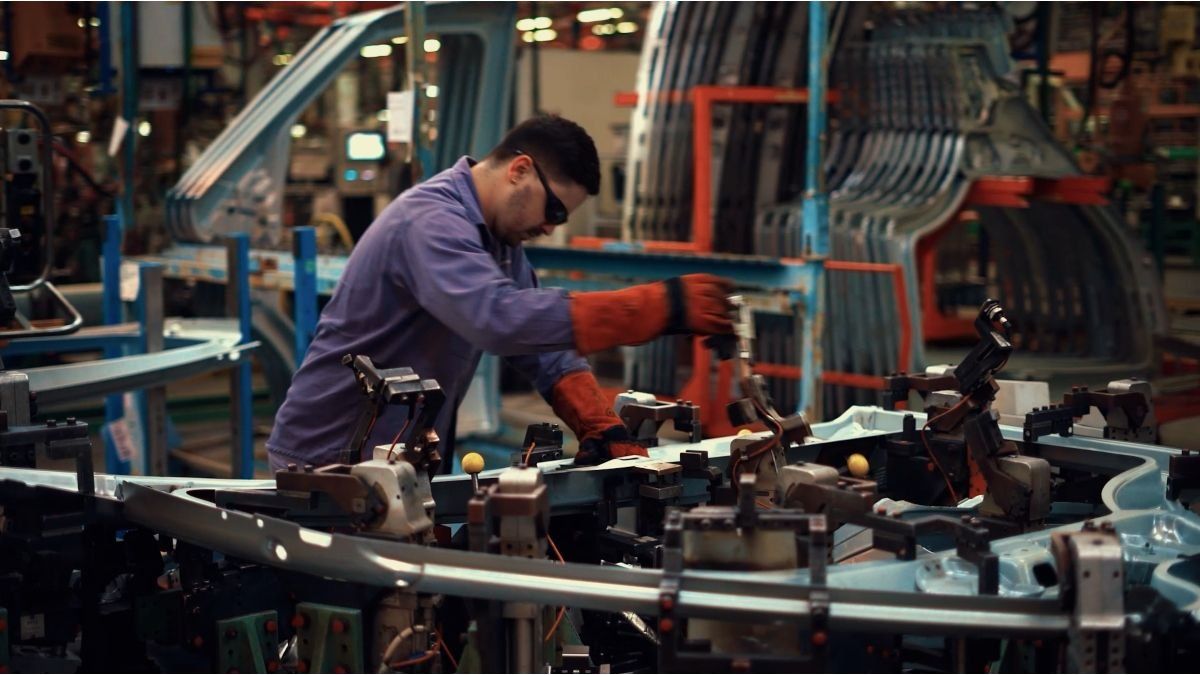 la UIA advierte freno en construcción, textil, calzado y metalmecánica
