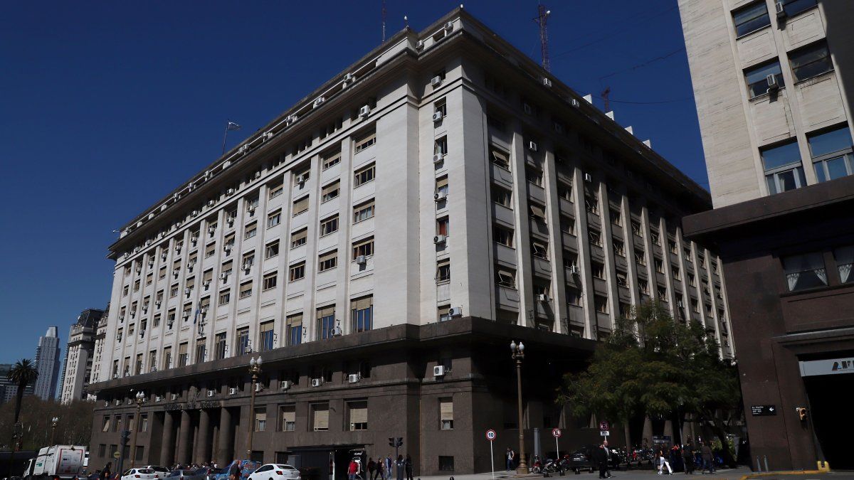La deuda creció en u$s7.000 millones durante agosto, afectada por la fuerte suba de tasas en pesos