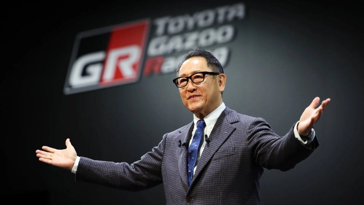 De cuánto es la fortuna de Akio Toyoda, el hombre que le dio valor a su empresa familiar y terminó como presidente de Toyota