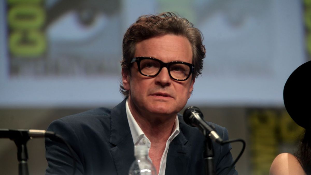 De cuánto es la fortuna de Colin Firth, el galán de comedias románticas de día y agente secreto por la noche