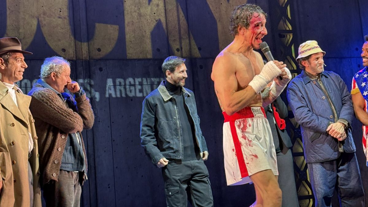 Lionel Messi fue a ver a Nico Vázquez al teatro y revolucionó la calle Corrientes