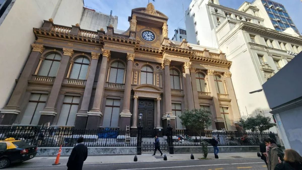 menos directores y más lugar para las provincias