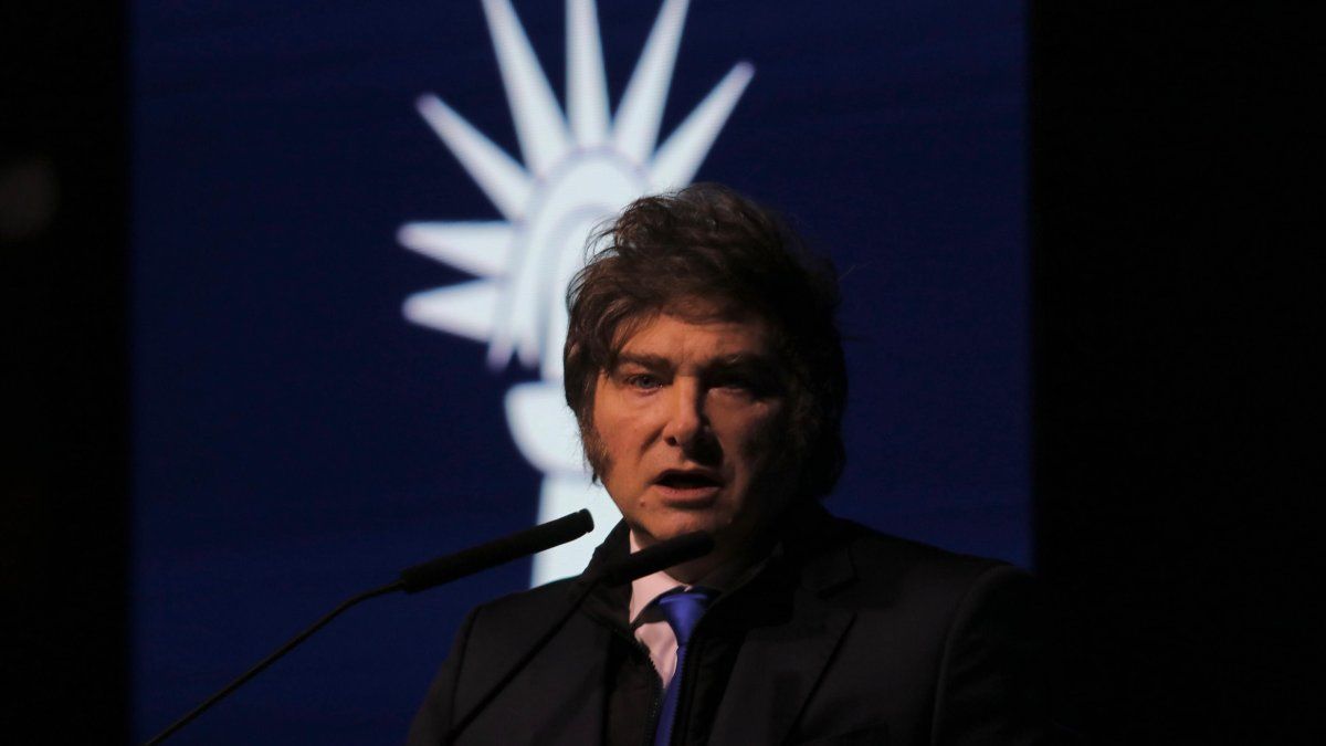 Javier Milei convocó a reunión de Gabinete tras el duro revés electoral bonaerense