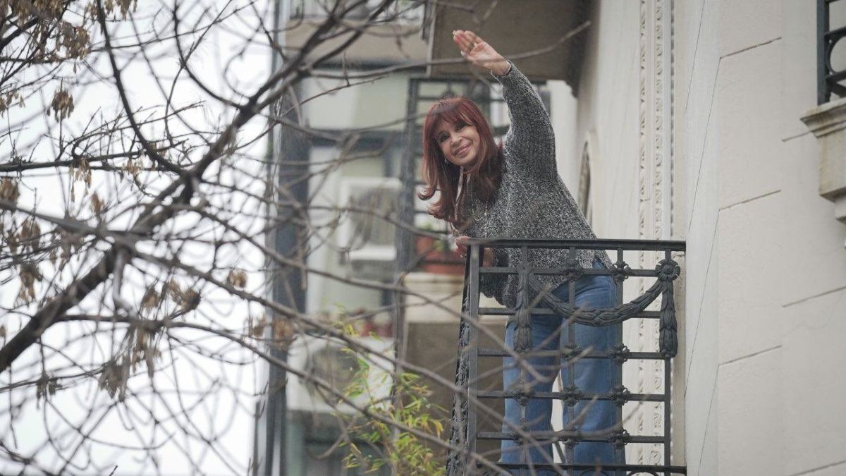 Movilización en apoyo a Cristina Kirchner a 100 días de la condena por Vialidad