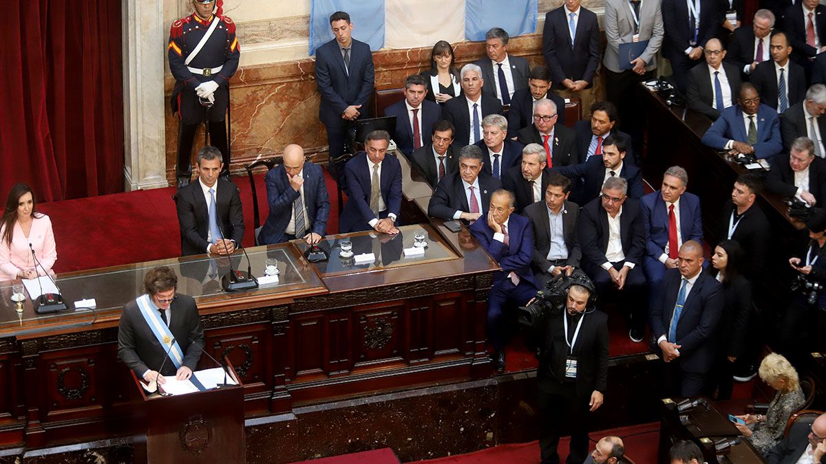 opositores y aliados esperan proyecto austero pero piden que se someta a debate