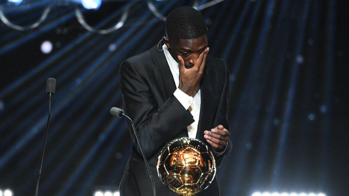 El francés Ousmane Dembélé dio la sorpresa y se quedó con el Balón de Oro