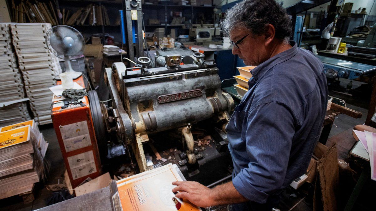 advierten que se perdieron más de 200.000 puestos de trabajo y la capacidad instalada bajó al 58%