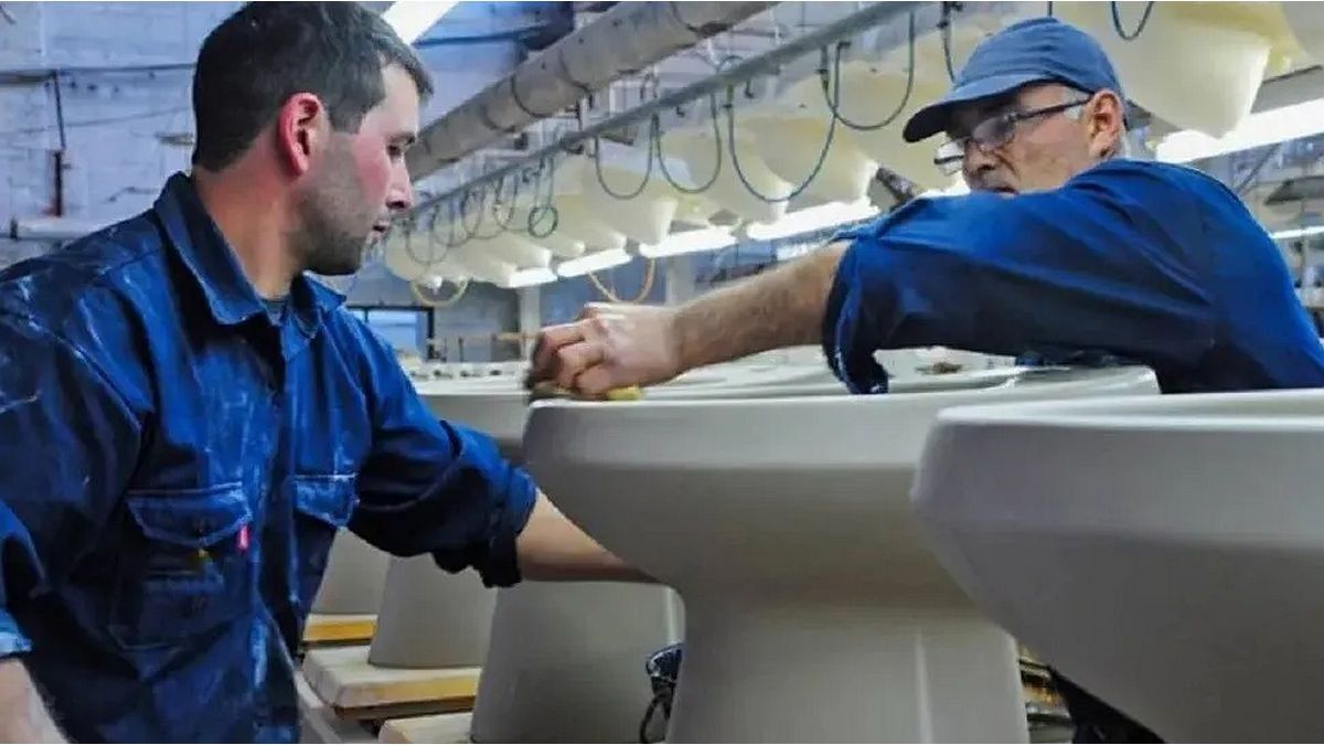 pérdidas, caída de ventas y ajustes en planta