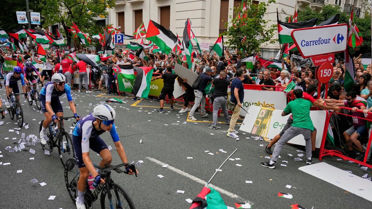 Suspenden la Vuelta de España por incidentes entre la policía y manifestantes pro Palestina