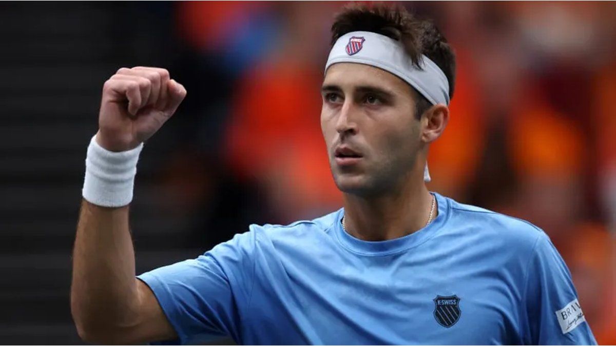 Tomás Etcheverry logró un triunfazo para Argentina en la Copa Davis ante Países Bajos