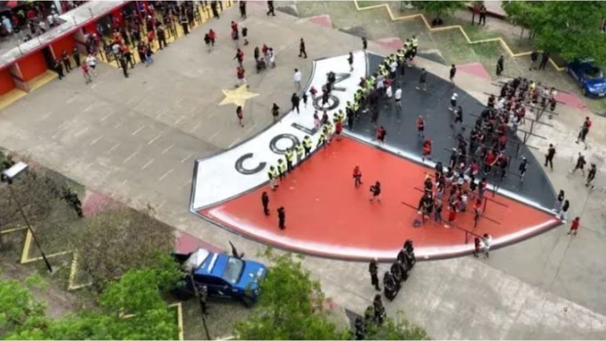 un jugador y cuatro policías heridos tras una manifestación