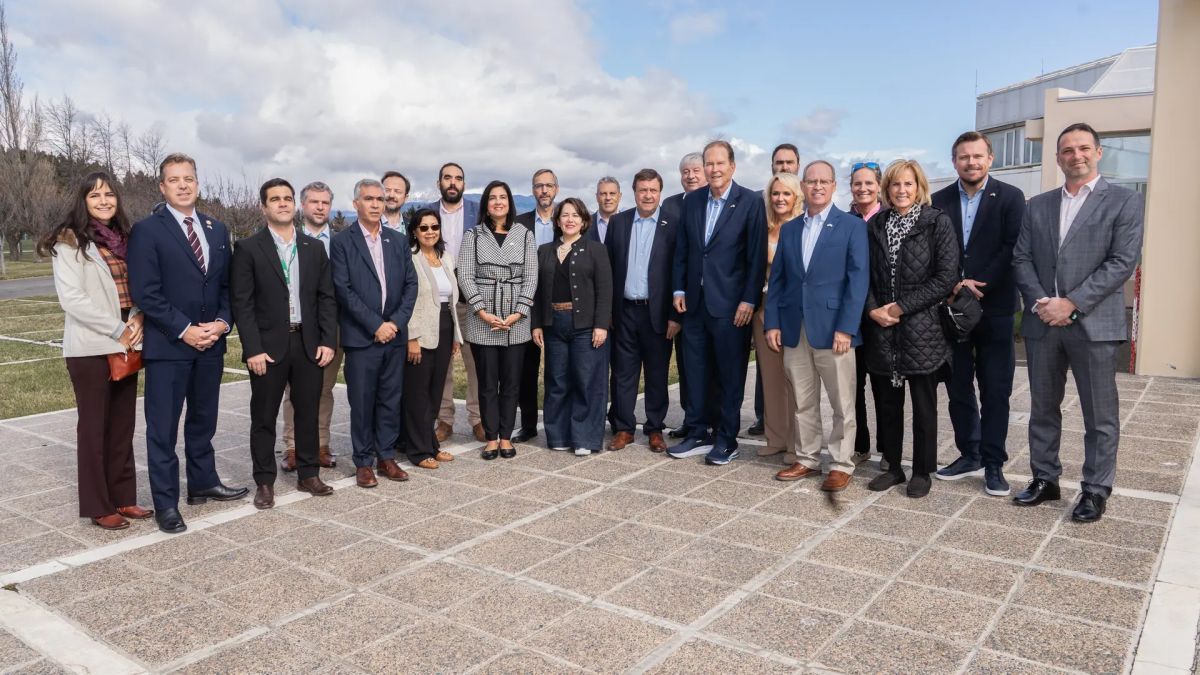 Una comitiva de la embajada de EEUU visitó las instalaciones de INVAP en Río Negro