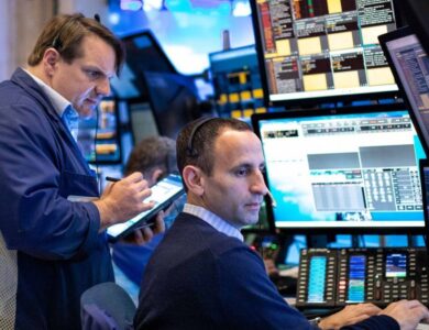 Wall Street encara el cierre de la semana en niveles récord y a la espera de una decisión clave en EEUU