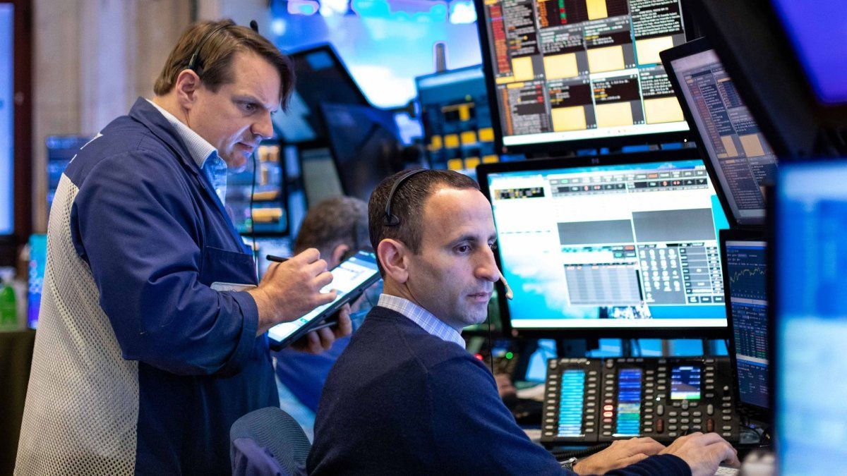 Wall Street encara el cierre de la semana en niveles récord y a la espera de una decisión clave en EEUU