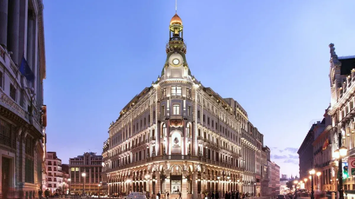 así es el hotel de lujo que está dentro de una caja fuerte