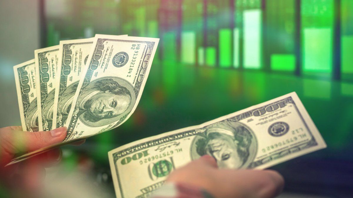 a cuánto opera este lunes 27 de octubre