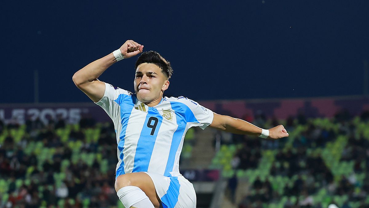 Argentina le ganó 4-1 a Australia y clasificó a octavos de final
