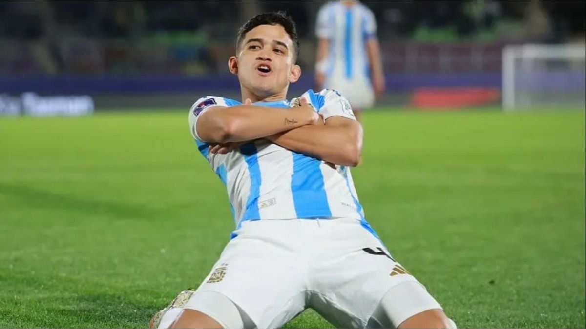 Argentina derrotó 1-0 a Italia y llega invicto a los octavos de final