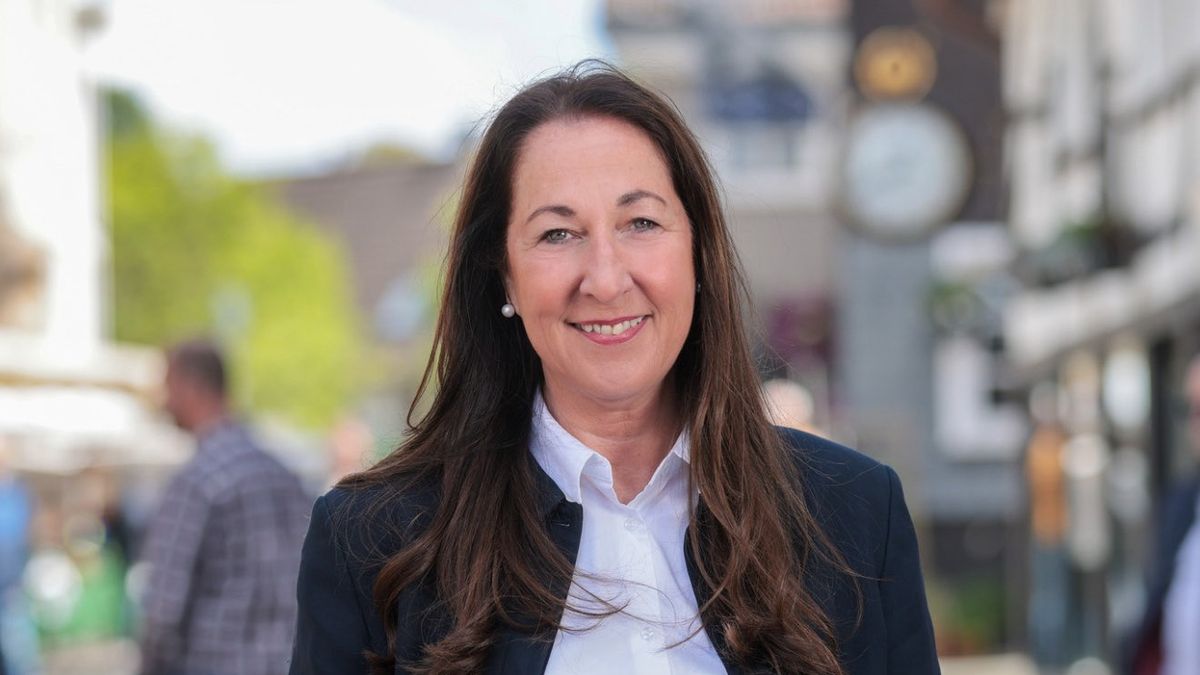 Atacaron de 13 puñaladas una alcaldesa electa en Alemania y detuvieron a su hijo de 15 años