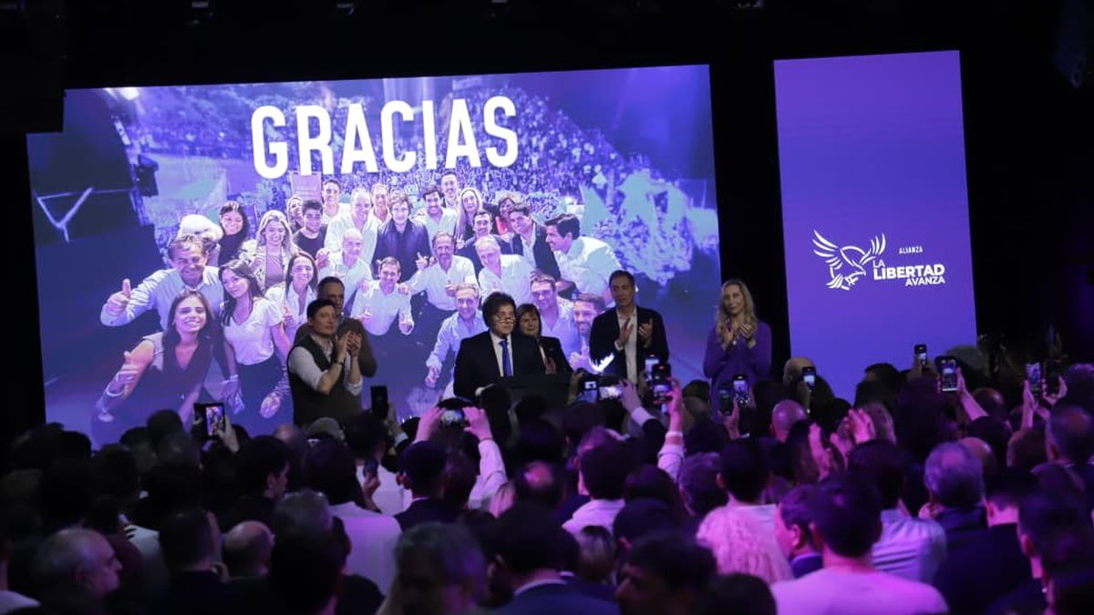 Para Wall Street Journal los barrios marginales abandonaron el peronismo y le dieron la victoria a Javier Milei