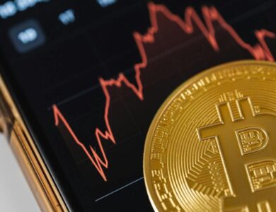 Bitcoin retrocede desde máximos y opera en u$s111.000 tras la baja de tasas de EEUU