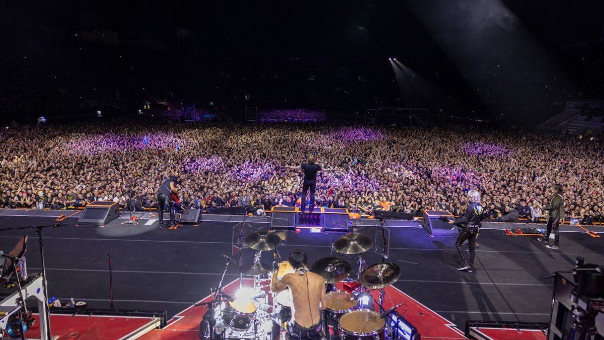 entre una catarata de clásicos rockeros y la devoción de un público fiel
