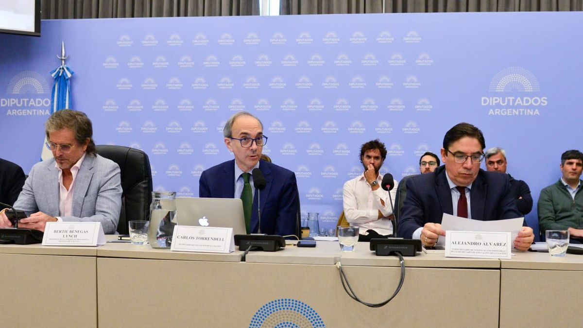 Es mentira que recortamos fondos universitarios